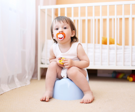 Fotolia Petite fille sur le pot